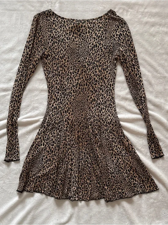 Forever 21 Leopard Print V-Neck Dress with Flowy Lettuce Hem Skirt | Sz: Small - Picture 10 of 10